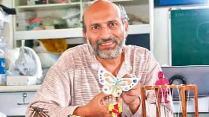 arvind gupta junk toys science education innovation india Child Learning IIT Kanpur Padma Shri