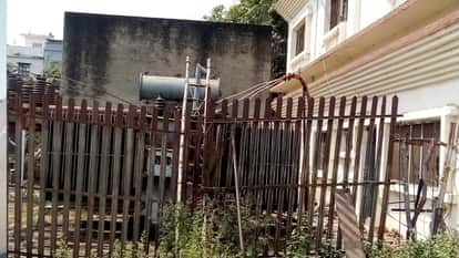 Planetarium in bad shape.10,000 homes woke up overnight due to a dilapidated power transformer burning.