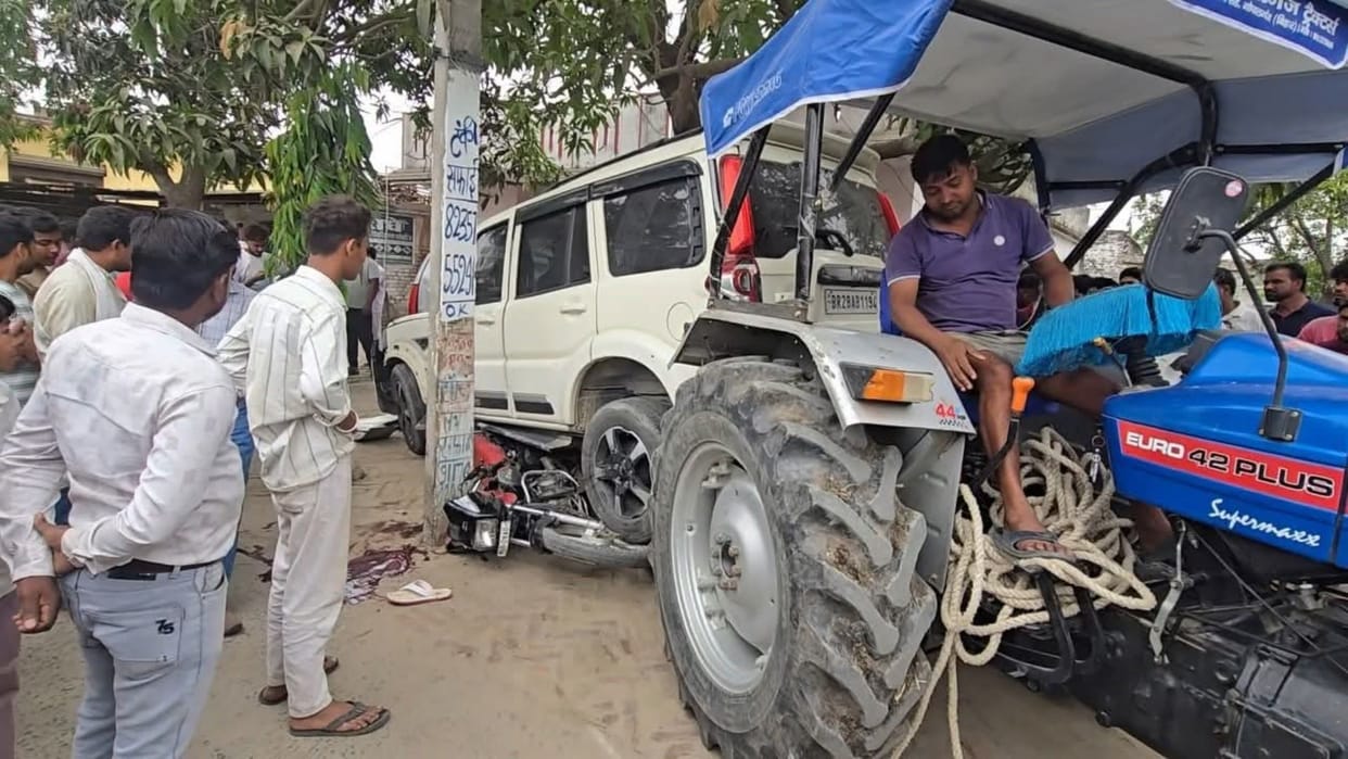An out-of-control Scorpio car wrecks havoc in Gopalganj killing one and seriously injuring two bihar news