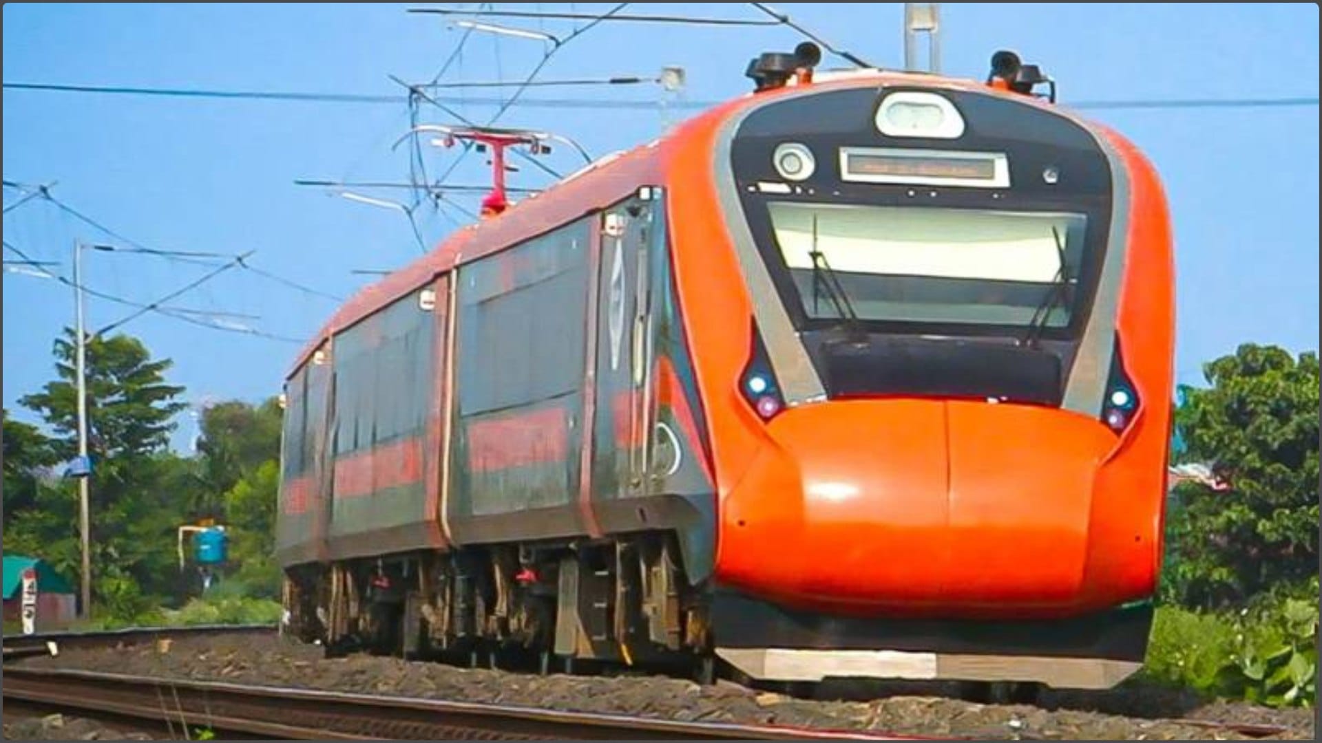 Locked Inside Vande Bharat Express: What to Do If Train Doors Close Unexpectedly and Penalty Rules Explained