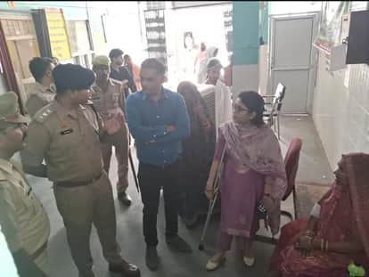 Jalaun Tractor-trolley packed with devotees overturns 15 women injured