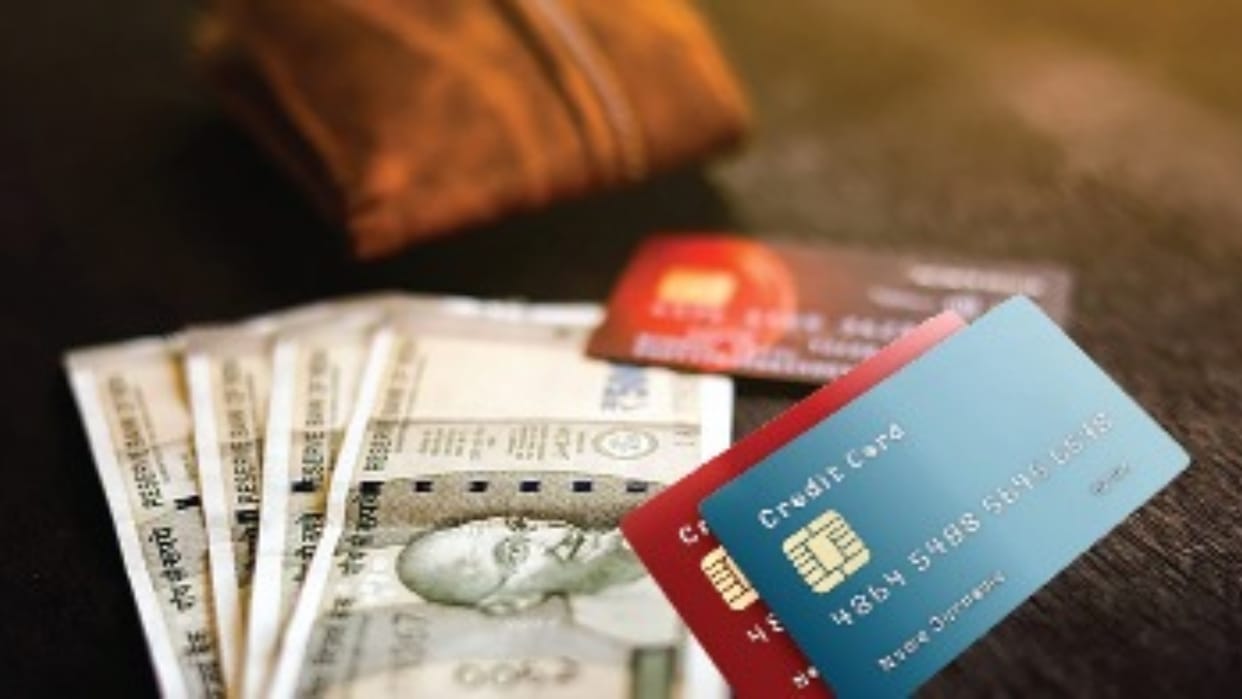 Fake Bank Officer Sends APK File two Lakh Stolen From Credit Cards