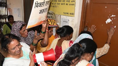 UP: Scuffle with Women Seeking Removal of Smart Meters in Lucknow; Power House Besieged and Locked—Officials a