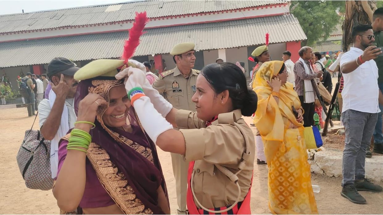 Jhansi: As soon as the daughters reached the stage, the family members saluted them