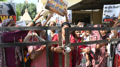 UP: Scuffle with Women Seeking Removal of Smart Meters in Lucknow; Power House Besieged and Locked—Officials a