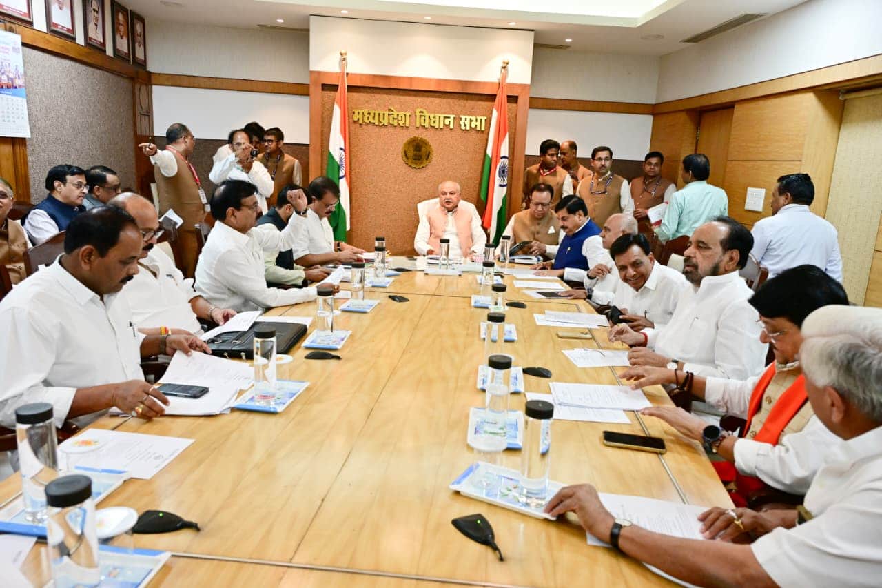 मध्य प्रदेश विधानसभा में अध्यक्ष, सीएम, नेता प्रतिपक्ष और अन्य मंत्री और विधायक