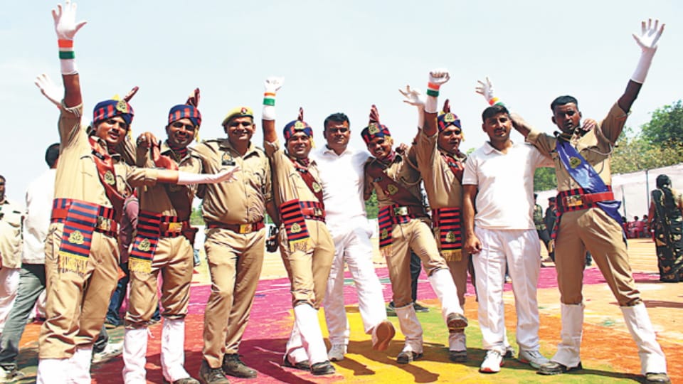 Meerut: 2618 Constables Pass Out in Grand Parade, ADG Calls Police Uniform a Symbol of Responsibility and Se