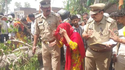 UP Peepal Tree Branch Falls on Brothers Heading to Fetch Supplies for 'Tel Pujan'; They Kept Crying Out for H