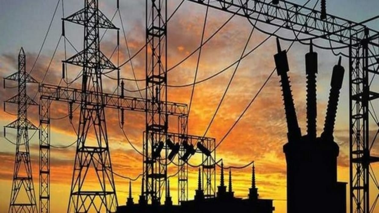 Pakistan issues oil supply disruption alert, threatens to shut down airports, defense system and power grids