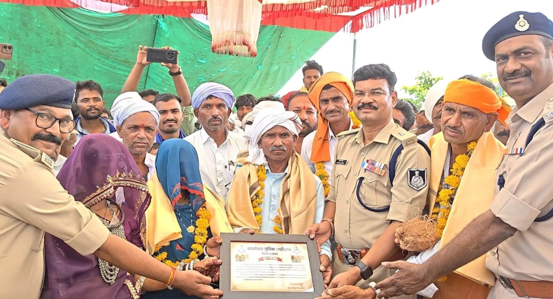 पुलिस अधीक्षक के नेतृत्व में परिवार का हुआ सम्मान