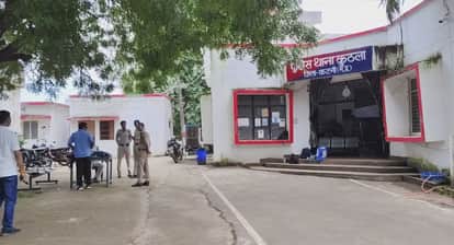 Burnt Body of Shopkeeper Found in Katni Murder Suspected, Family Stages Road Block