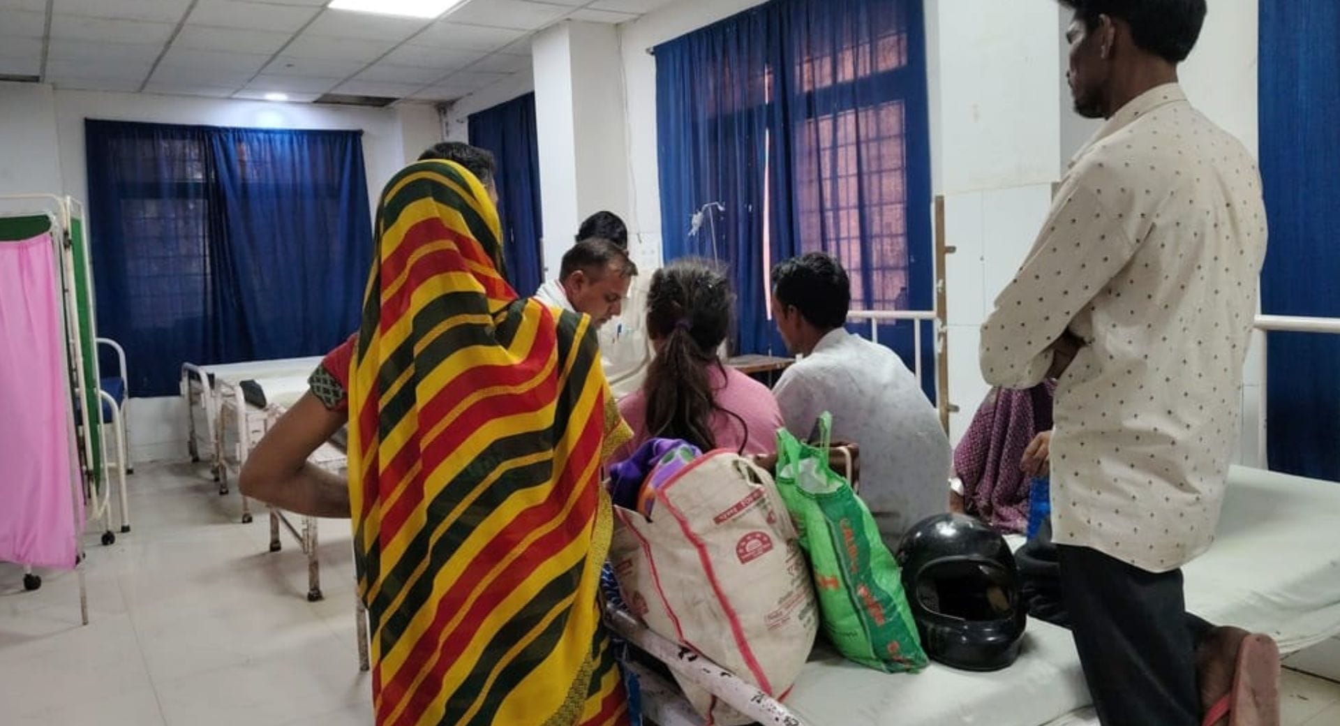 अस्पताल में पीड़िता का इलाज जारी