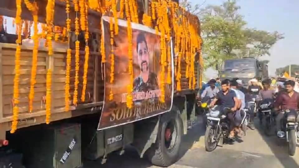 Baghpat: Agniveer Sohit Chauhan bid farewell with tearful eyes, people of the district gathered