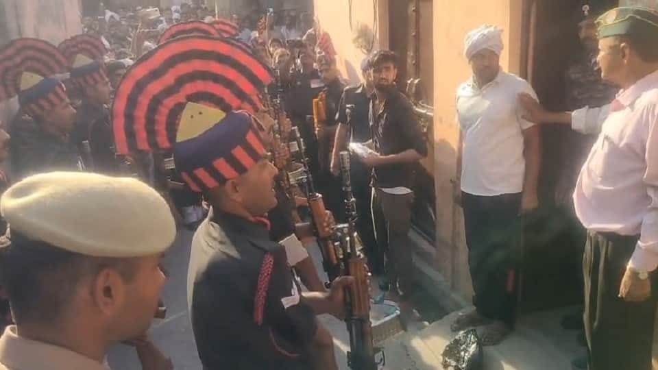 Baghpat: Agniveer Sohit Chauhan bid farewell with tearful eyes, people of the district gathered