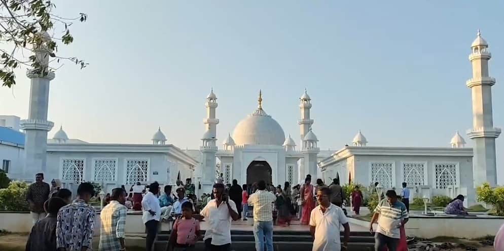 तमिलनाडु के थिरुवरुर जिले में बना ताज महल