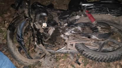 Accident in Lakhimpur Kheri Car Collides with two Motorcycle many Dead and Injured