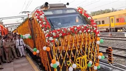 Inauguration of two new Amrit Bharat trains from Banaras Railway Station