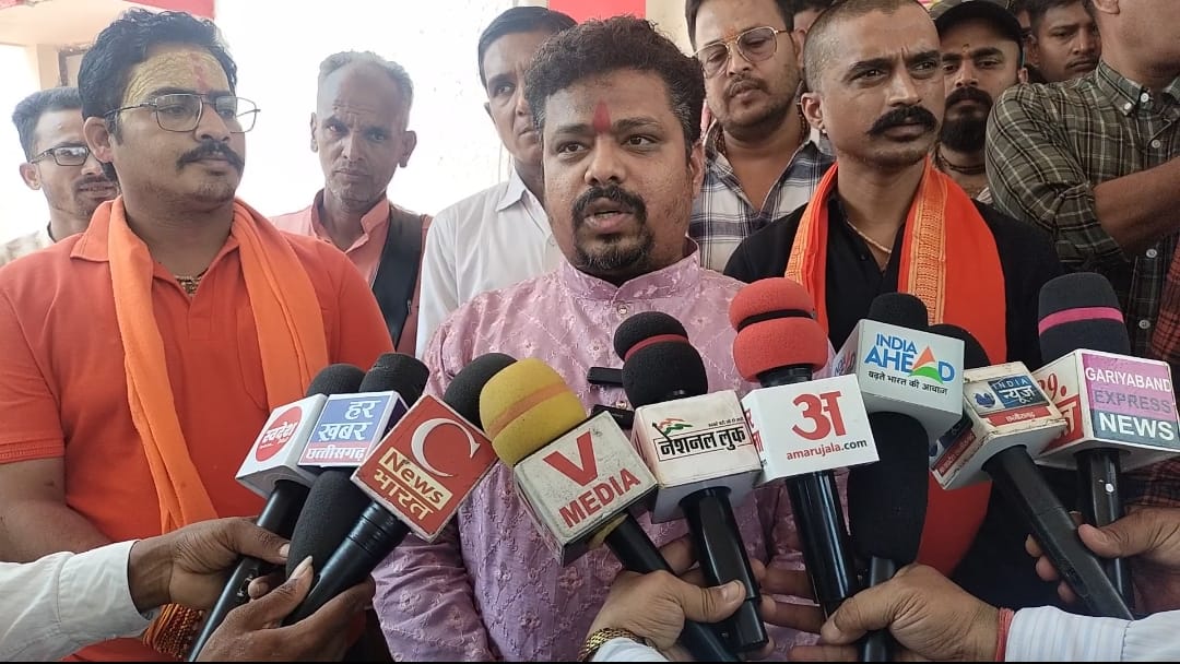 मातंगी दिव्यधाम के पीठाधीश्वर प्रेमा साई महाराज