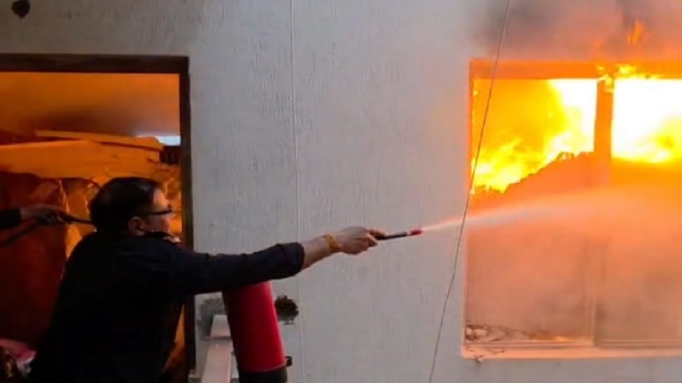 Fire breaks out in flat at Pushpanjali Heights in Agra