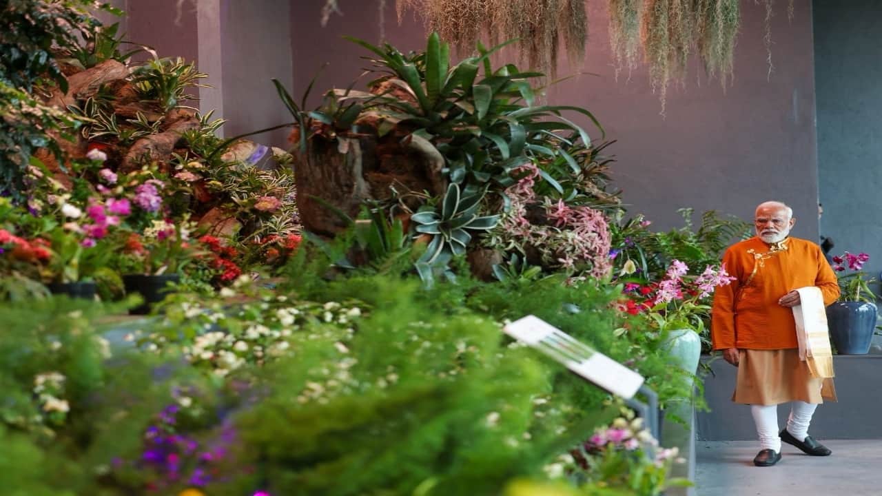 PM Modi's unique style in Gangtok: Played football with young friends, shared photos of the orchidarium