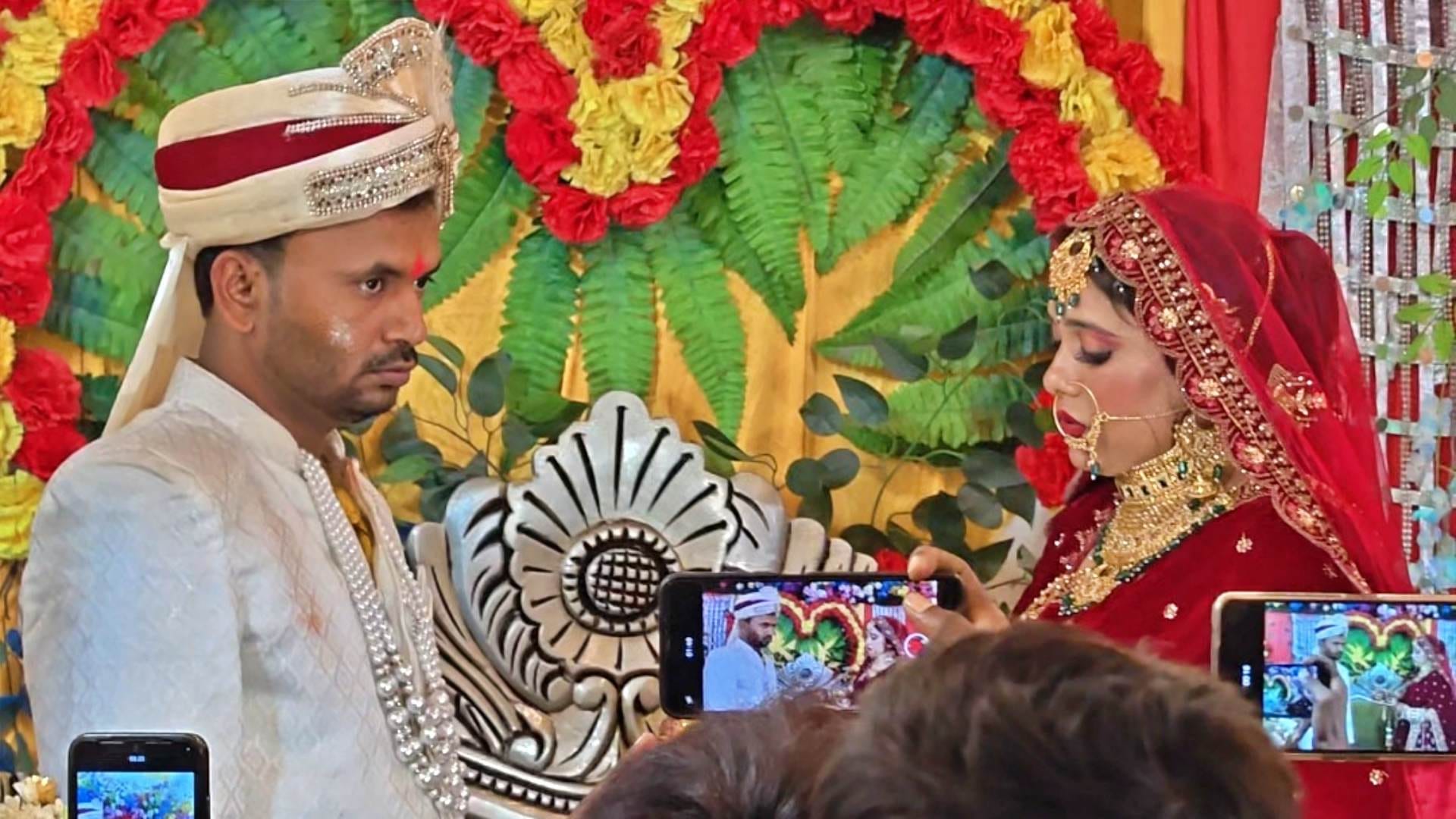 हंगामे के बाद दुल्हने के मनाने पर दूल्हे ने की शादी