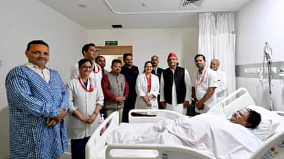 UP: BJP MLA, who sustained burns while burning an effigy of Akhilesh Yadav, visited by SP Chief at a Lucknow h