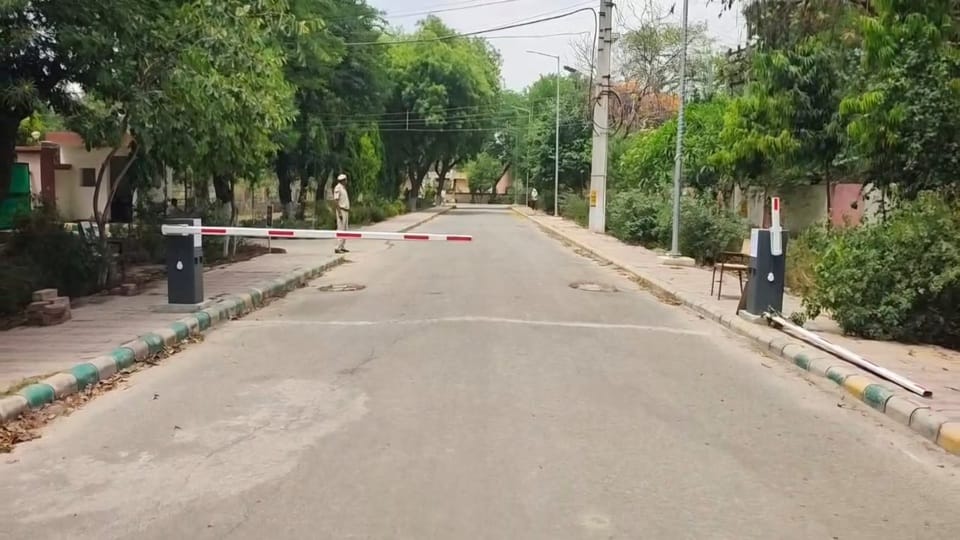 A Fortuner car broke the barrier in the jail premises
