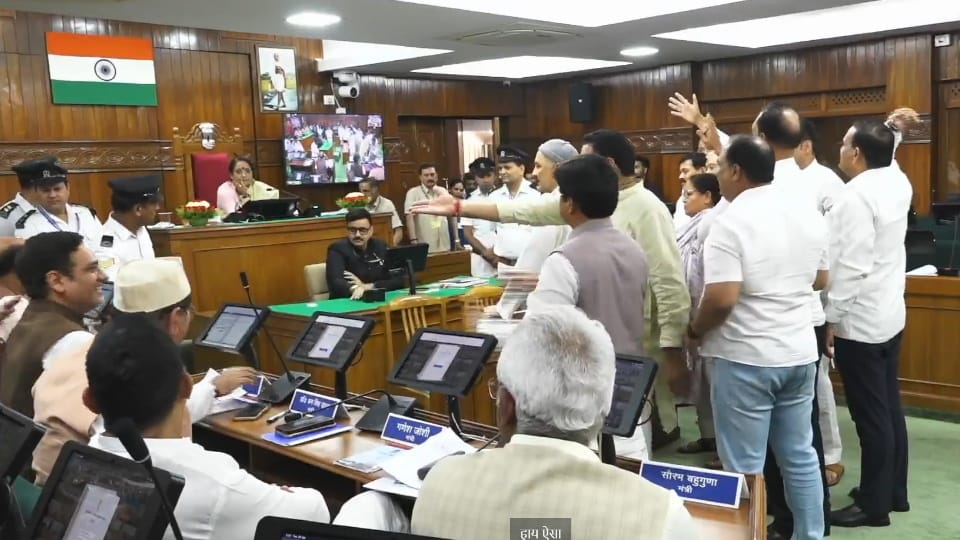 कांग्रेस कार्यकर्ताओं का प्रदर्शन