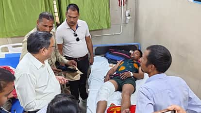 Farrukhabad CMO Conducts Inspection at Lohia Hospital Doctors Found Absent Under the Pretext of Rounds