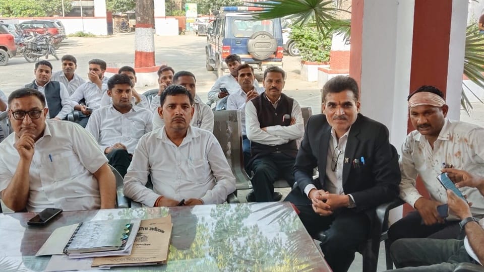 Amroha: Lawyer Attacked with Blowpipe at Hasanpur Civil Court; Woman Arrested; Lawyers Create Uproar
