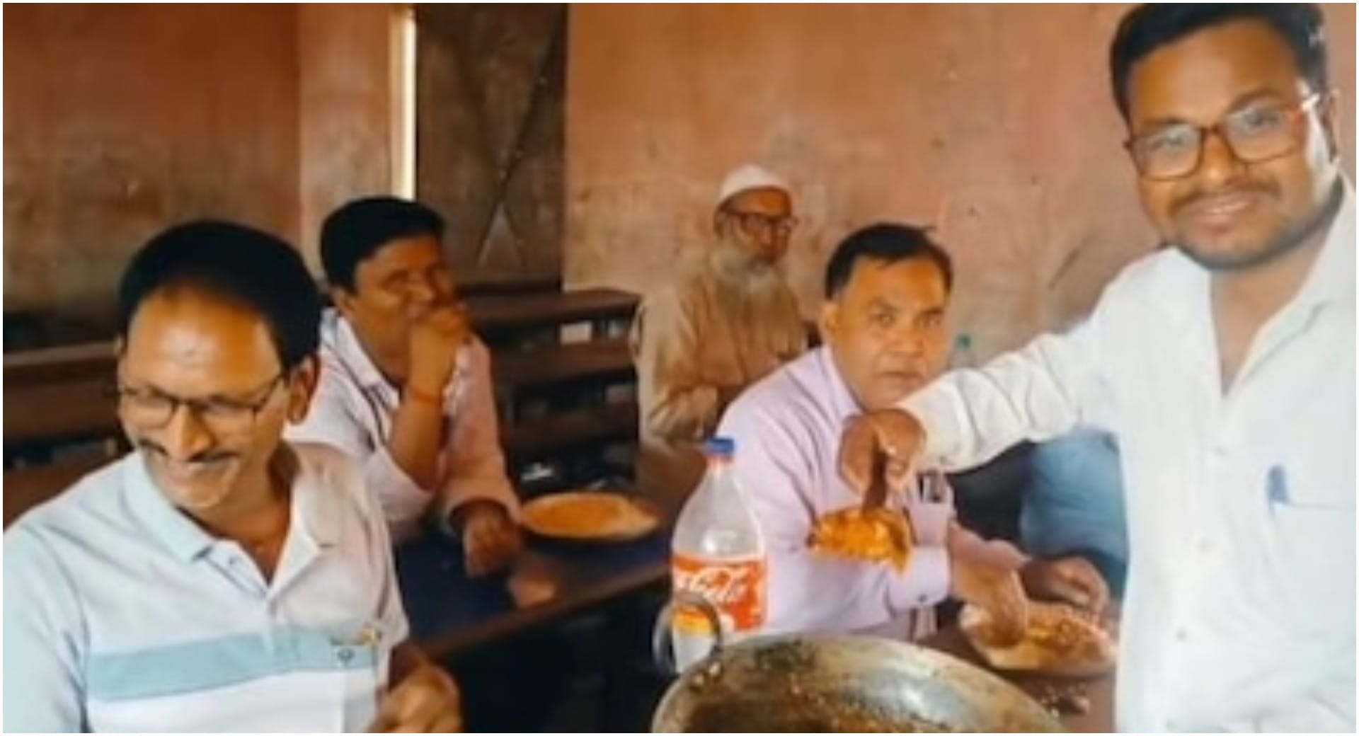 मोतिहारी स्कूल में ‘चिकन पार्टी’ का वीडियो वायरल