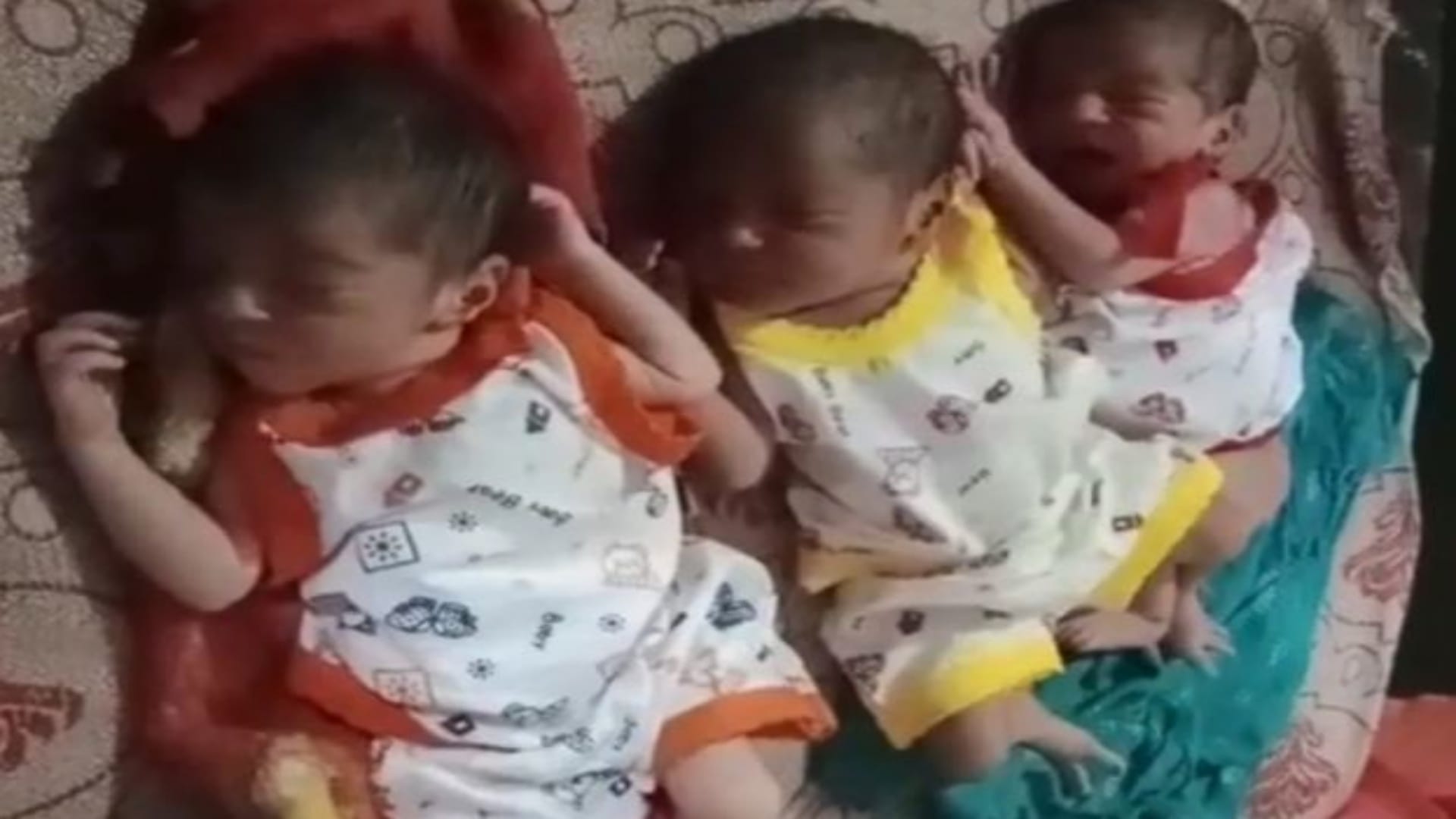 प्रसूता ने एक साथ तीन बच्चों को दिया जन्म