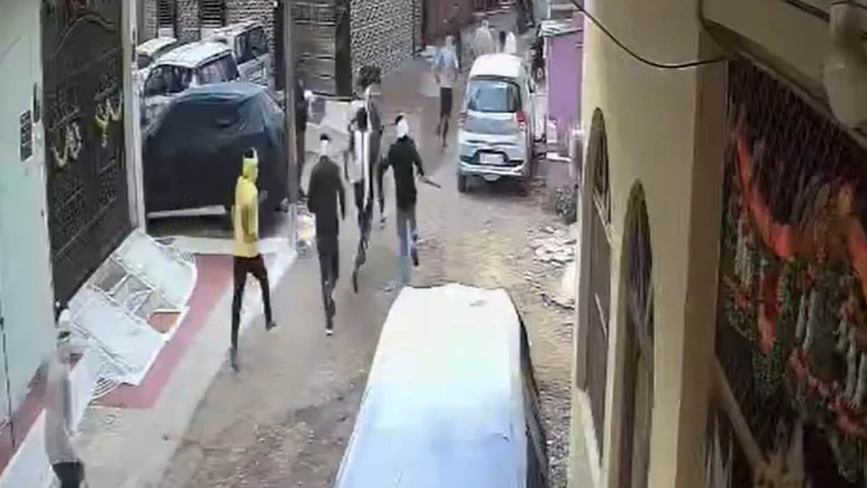 Gwalior News: Miscreant targets neighbour’s house in broad daylight over old rivalry; firing caught on CCTV