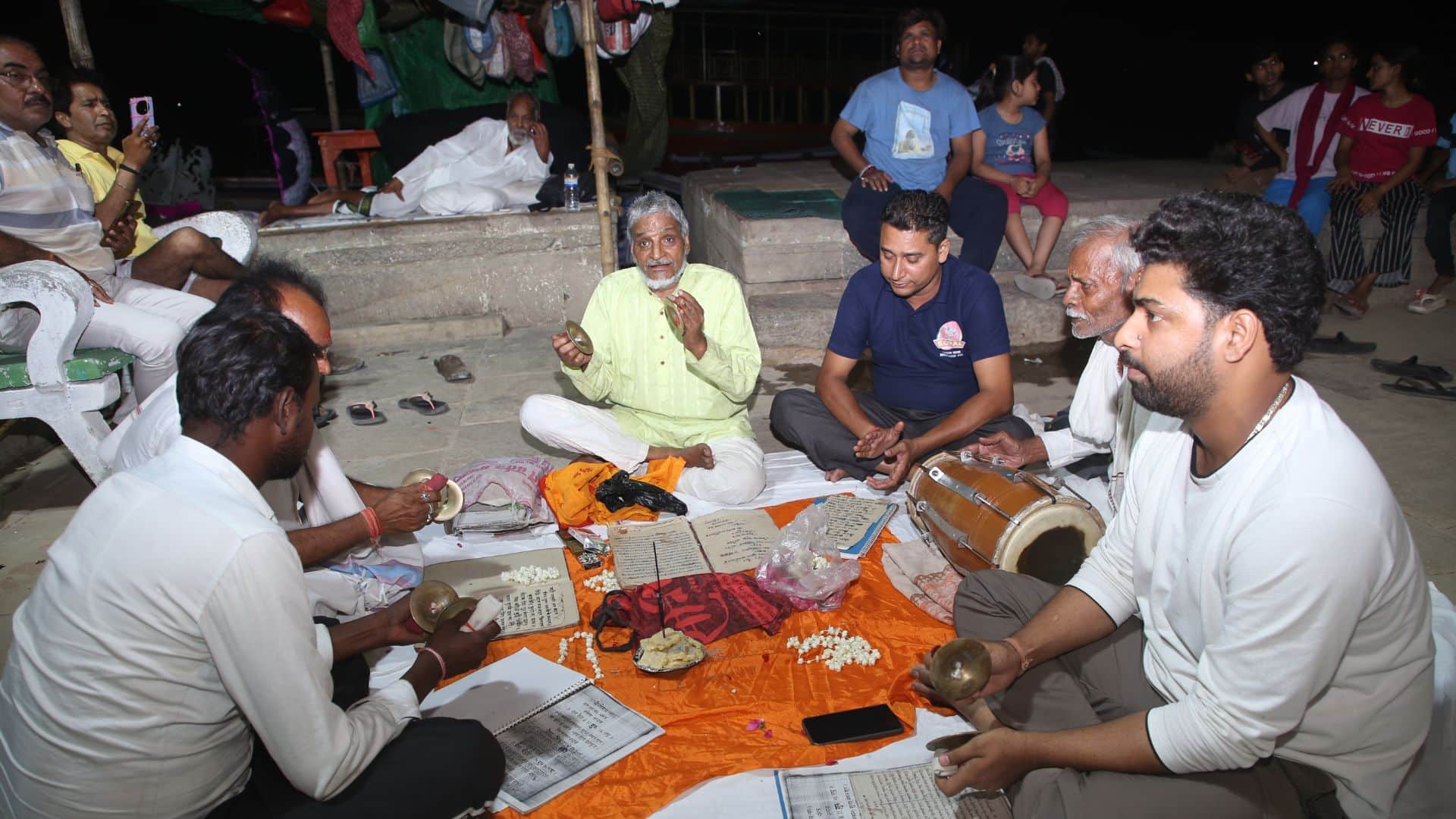 Maa Ganga transformed into Ksheersagar for ten minutes Lord Vishnu Darshan from Sheshnag Bed Aboard Boat