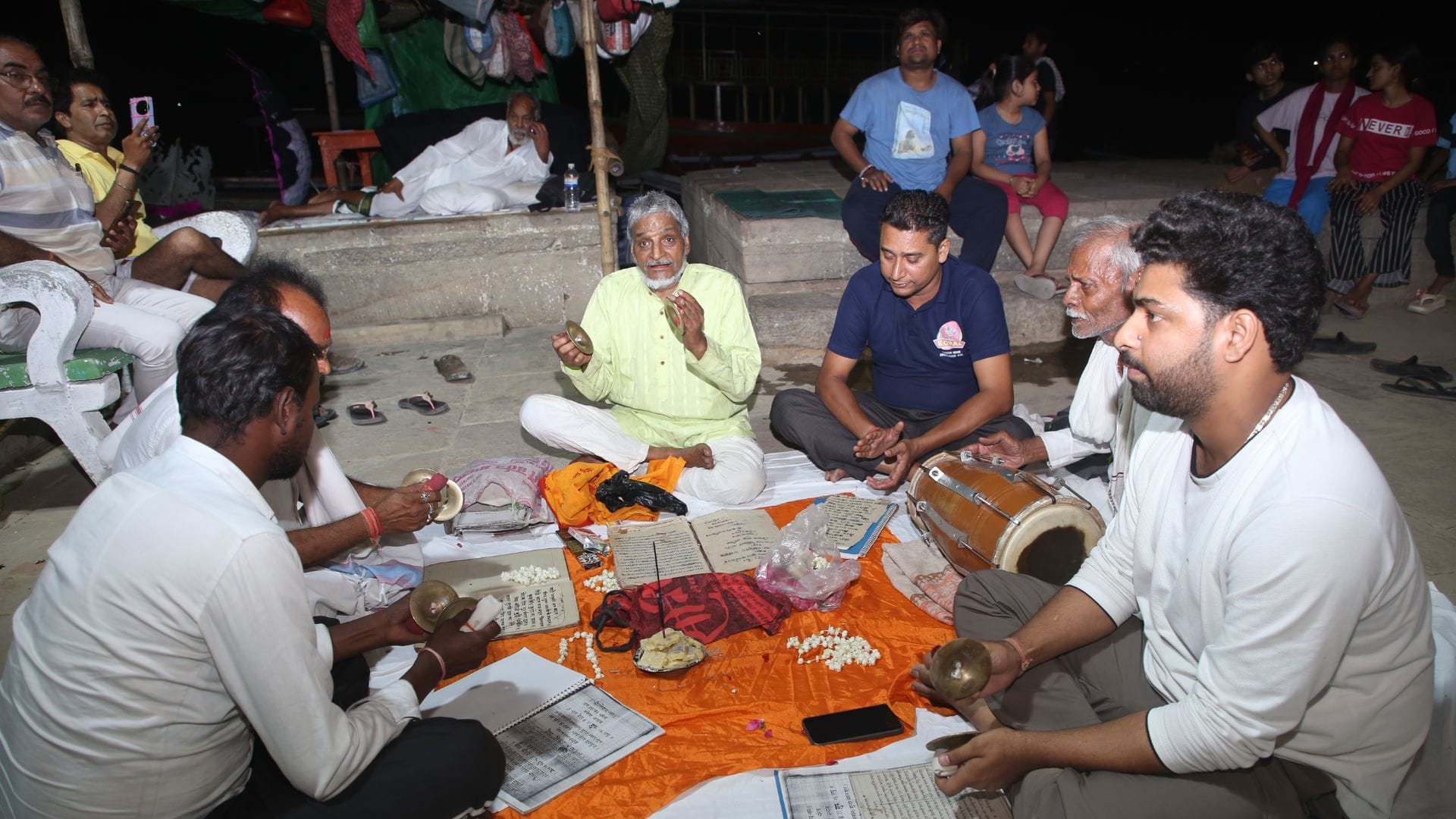 Maa Ganga transformed into Ksheersagar for ten minutes Lord Vishnu Darshan from Sheshnag Bed Aboard Boat