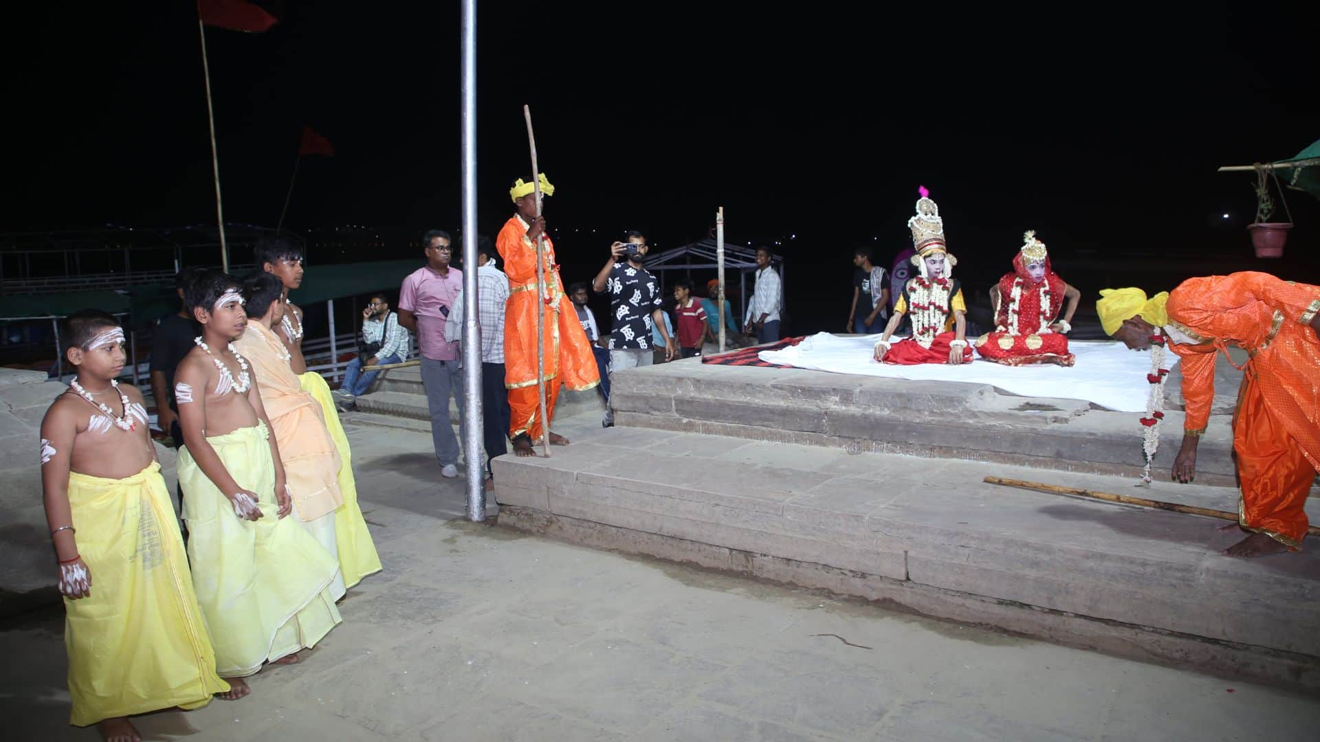 Maa Ganga transformed into Ksheersagar for ten minutes Lord Vishnu Darshan from Sheshnag Bed Aboard Boat