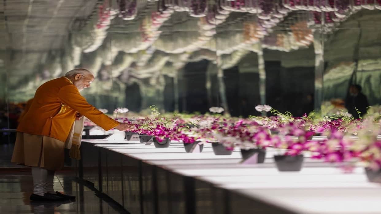 PM Modi's unique style in Gangtok: Played football with young friends, shared photos of the orchidarium