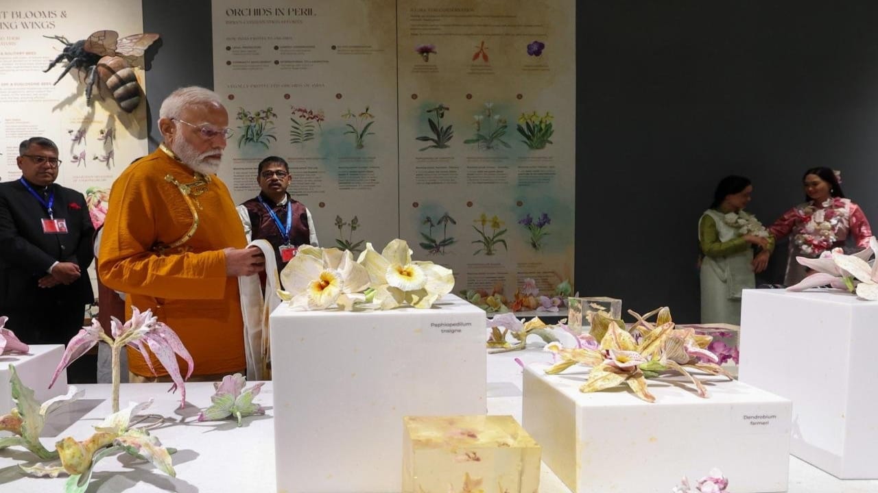 PM Modi's unique style in Gangtok: Played football with young friends, shared photos of the orchidarium