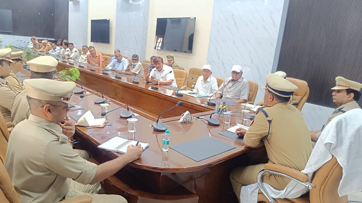 DIG Abhishek Singh holds meeting with police pensioners, assures resolution of their issues