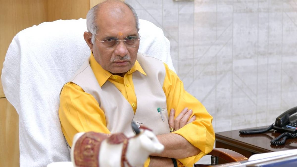 यूपी: कब्जा मुक्त होंगी गोचर भूमि,  सड़कों से हटेंगे निराश्रित गोवंश; पशुधन मंत्री ने दिया एक सप्ताह का समय