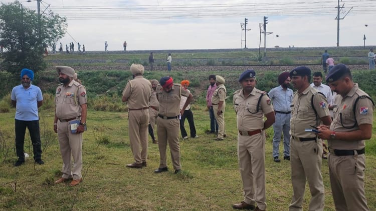 Punjab: शंभू में रेल ट्रैक पर धमाका, विस्फोटक लगाने वाले के चिथड़े उड़े; 100 मीटर तक फैले टुकड़े