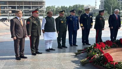 Defense Minister pays tribute at Victory Square in Kyrgyzstan, will attend SCO meeting