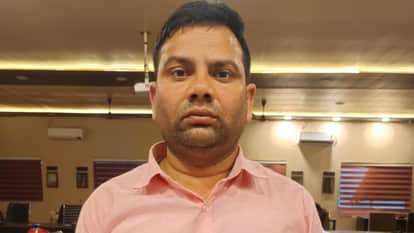 संविदाकर्मी लिपिक संजय गिरफ्तार।