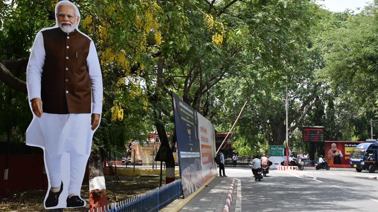 PM Modi visit in Varanasi road show and Darshan of Kashi Vishwanath Dham and address 25,000 women in Bareca