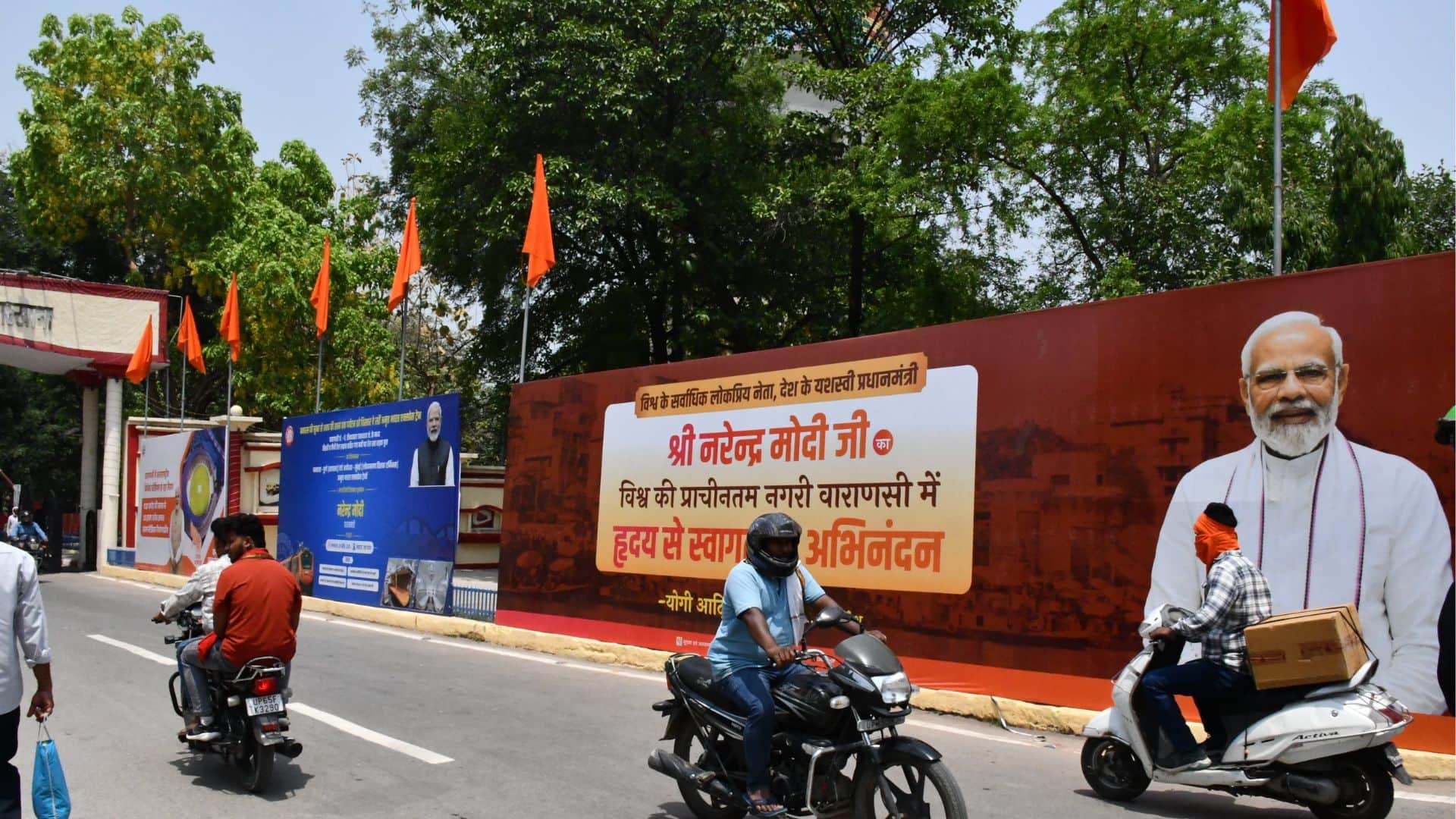 PM Modi visit in Varanasi road show and Darshan of Kashi Vishwanath Dham and address 25,000 women in Bareca