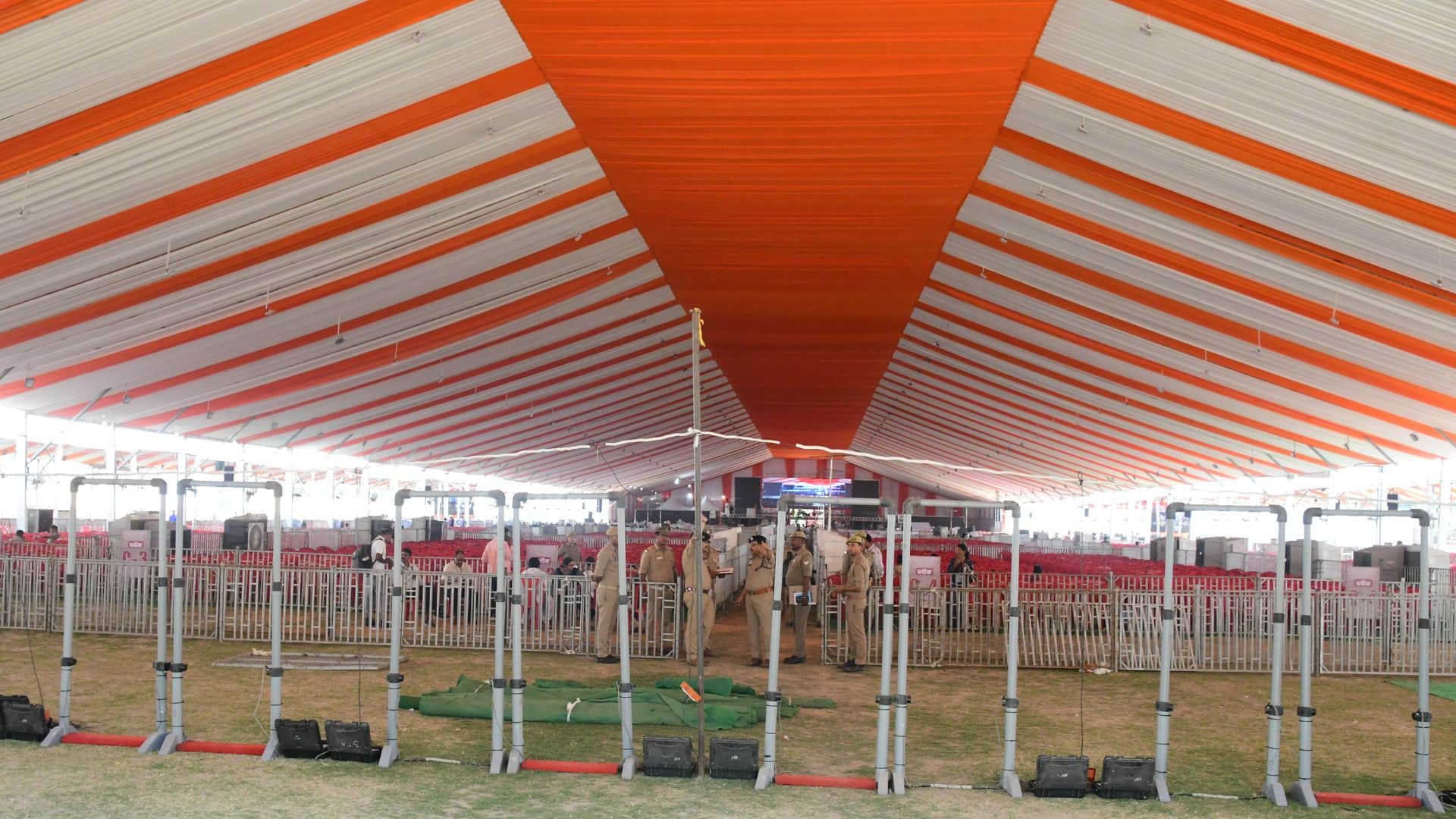 PM Modi visit in Varanasi road show and Darshan of Kashi Vishwanath Dham and address 25,000 women in Bareca