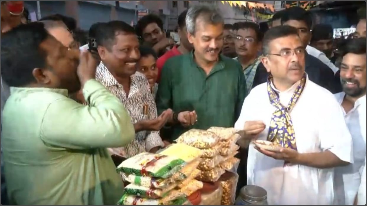 West Bengal: After eating Jhalmuri, Suvendu Adhikari said- Mamata will lose from Bhawanipur by a huge margin
