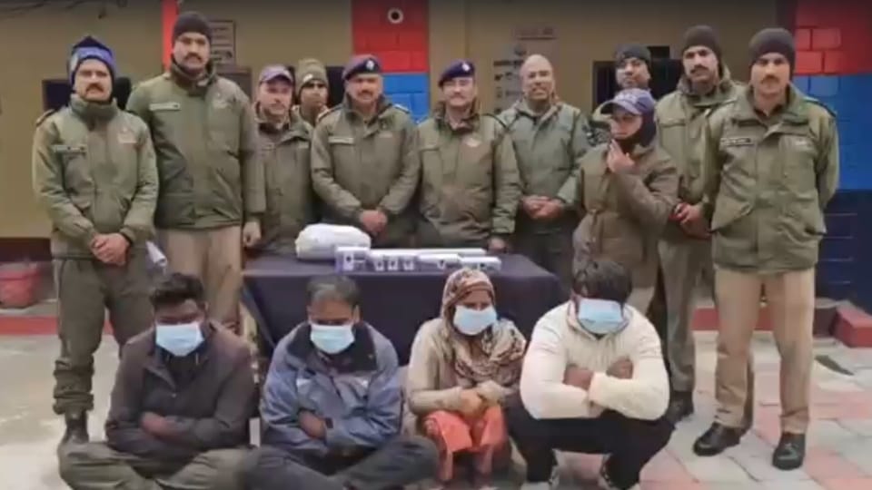 Chardham Yatra 2026  Badrinath Police Apprehend Interstate Gang of Thieves they Stole Mobile in Kedarnath