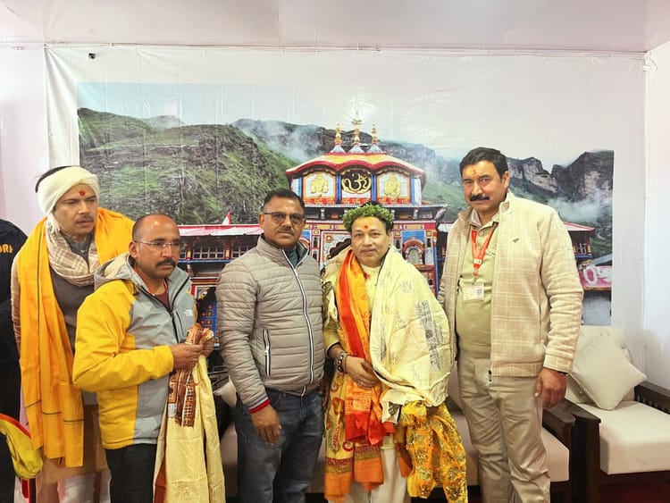 Badrinath Dham: गायक कैलाश खेर पहुंचे बदरीनाथ धाम, पूजा अर्चना कर लिया बदरी विशाल का आशीर्वाद