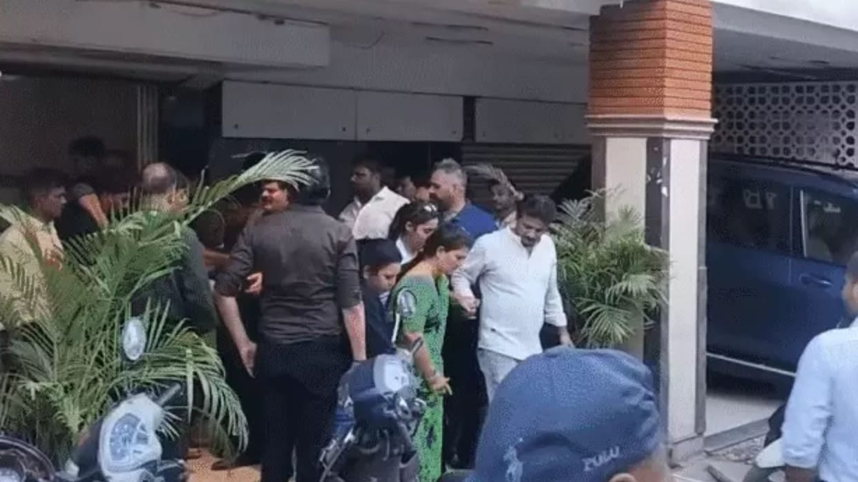 Major accident in Bhopal: Sagar Plaza lift falls from third floor, 7 people injured, two suffer leg injuries